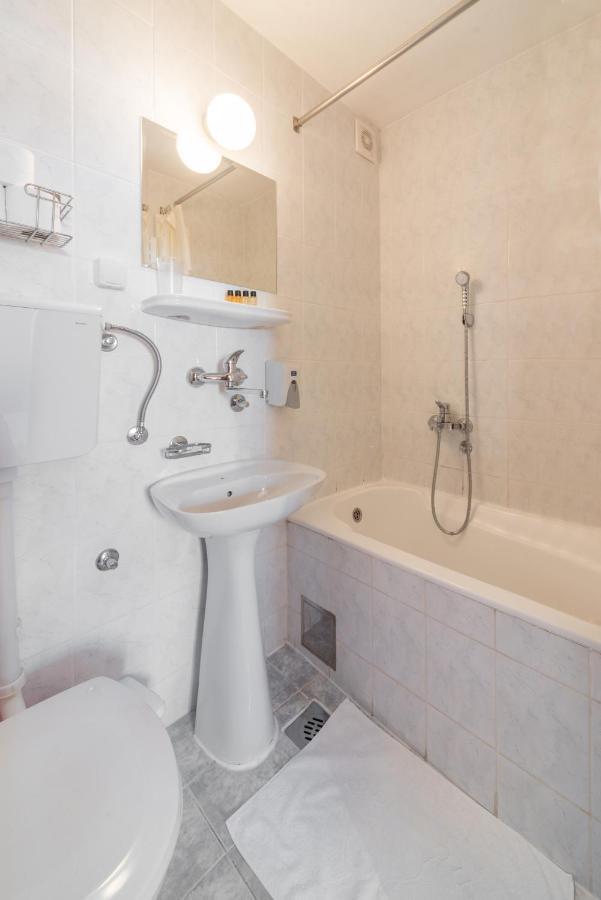 R Club Apartments Old Town Budva Eksteriør bilde