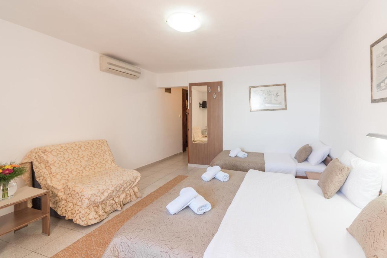 R Club Apartments Old Town Budva Eksteriør bilde