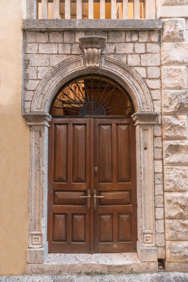 R Club Apartments Old Town Budva Eksteriør bilde