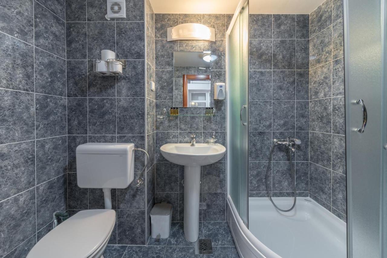 R Club Apartments Old Town Budva Eksteriør bilde